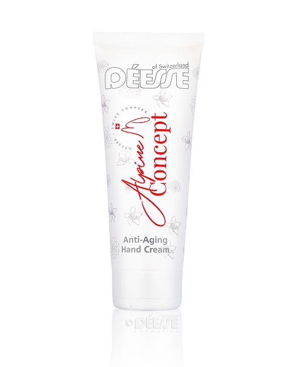 Alpine Concept Anti-Aging Hand Cream nourishes the hands with anti-aging active ingredients