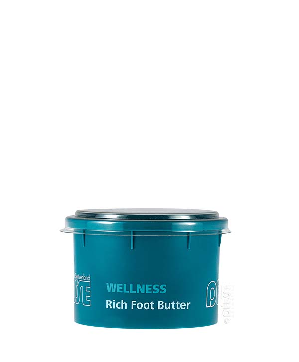 The rich foot butter nourishes particularly dry feet